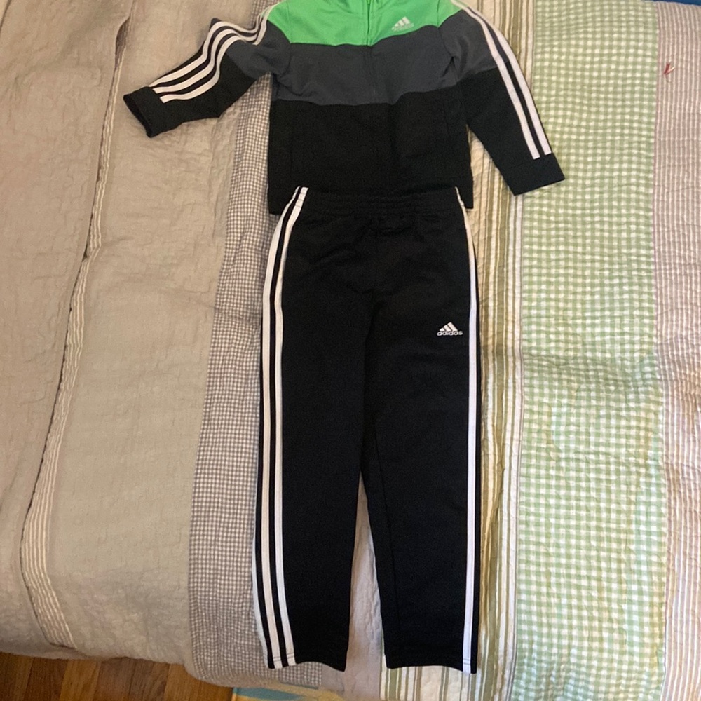 BRAND NEW (WITHOUT TAGS) ADIDAS LITTLE BOYS 3T BLACK TRACKSUIT